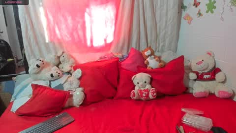 Snapshot of sherlyn_fox69 chatting on January 8, 6:52 pm Maria Saenz online show from January 8, 6:52 pm