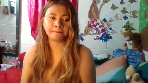 Snapshot of sherlyn_fox69 chatting on October 29, 3:20 am Maria Saenz online show from October 29, 3:20 am