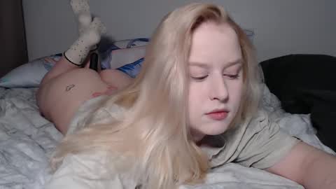 Snapshot of sherlystero chatting on March 7, 2:15 am sher online show from March 7, 2:15 am
