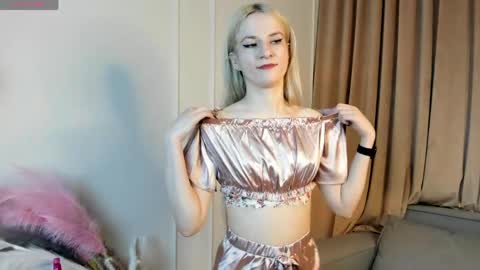 Snapshot of sherylllammey chatting on May 1, 7:18 pm Sara online show from May 1, 7:18 pm