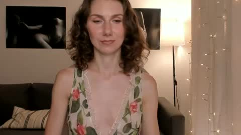 Snapshot of shesleepsnaked chatting on June 22, 5:21 pm shesleepsnaked online show from June 22, 5:21 pm
