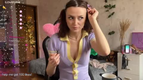 Snapshot of sheslike_firstlove chatting on April 4, 7:50 am Vanessa online show from April 4, 7:50 am