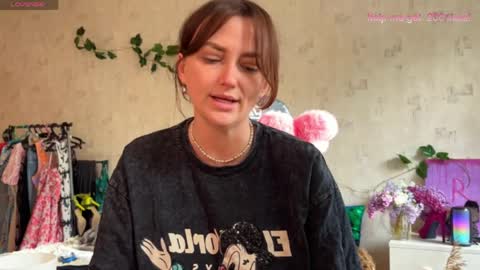 Snapshot of sheslike_firstlove chatting on May 17, 3:30 pm Vanessa online show from May 17, 3:30 pm