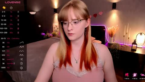 Snapshot of sheslinki chatting on April 5, 8:44 am Hello guys my name is Aemilia online show from April 5, 8:44 am