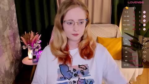 Snapshot of sheslinki chatting on April 7, 8:48 am Hello guys my name is Aemilia online show from April 7, 8:48 am