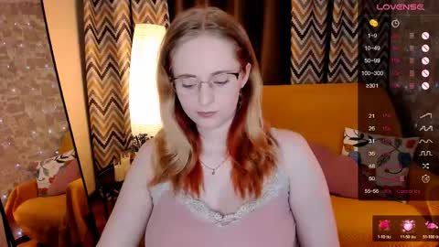 Snapshot of sheslinki chatting on April 21, 2:26 am Hello guys my name is Aemilia online show from April 21, 2:26 am