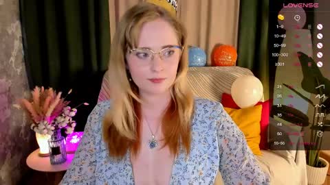 Snapshot of sheslinki chatting on April 30, 8:42 am Hello guys my name is Aemilia online show from April 30, 8:42 am