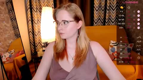Snapshot of sheslinki chatting on May 1, 8:30 am Hello guys my name is Aemilia online show from May 1, 8:30 am