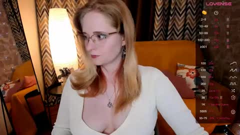 Snapshot of sheslinki chatting on May 18, 8:31 am Hello guys my name is Aemilia online show from May 18, 8:31 am