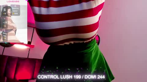 Snapshot of sheyla_hills_ chatting on December 24, 8:33 am Sheyla online show from December 24, 8:33 am