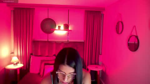 Snapshot of sheyla_hills_ chatting on January 19, 4:33 am Sheyla online show from January 19, 4:33 am