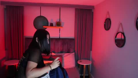 Snapshot of sheyla_hills_ chatting on February 12, 4:01 am Sheyla online show from February 12, 4:01 am