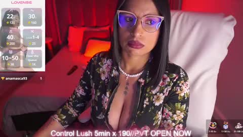 Snapshot of sheyla_hills_ chatting on February 27, 8:28 am Sheyla online show from February 27, 8:28 am