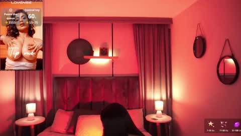 Snapshot of sheyla_hills_ chatting on September 10, 4:12 am Sheyla online show from September 10, 4:12 am