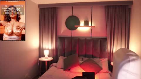 Snapshot of sheyla_hills_ chatting on September 16, 4:13 am Sheyla online show from September 16, 4:13 am