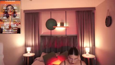 Snapshot of sheyla_hills_ chatting on September 18, 4:14 am Sheyla online show from September 18, 4:14 am