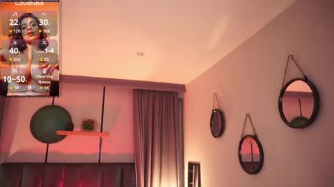 Snapshot of sheyla_hills_ chatting on September 19, 4:03 am Sheyla online show from September 19, 4:03 am