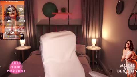 Snapshot of sheyla_hills_ chatting on September 20, 4:02 am Sheyla online show from September 20, 4:02 am