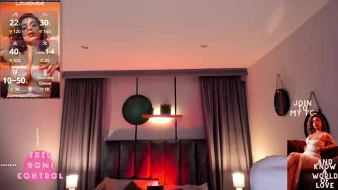 Snapshot of sheyla_hills_ chatting on September 23, 3:53 am Sheyla online show from September 23, 3:53 am