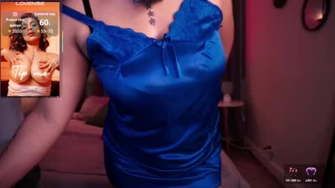 Snapshot of sheyla_hills_ chatting on September 30, 4:17 am Sheyla online show from September 30, 4:17 am