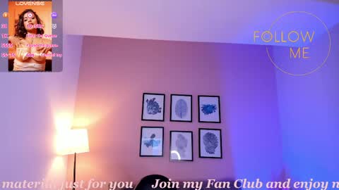 Snapshot of sheyla_hills_ chatting on April 22, 4:15 am Sheyla online show from April 22, 4:15 am