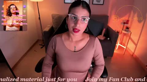 Snapshot of sheyla_hills_ chatting on April 23, 4:57 am Sheyla online show from April 23, 4:57 am