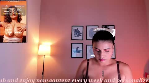 Snapshot of sheyla_hills_ chatting on April 28, 4:06 am Sheyla online show from April 28, 4:06 am