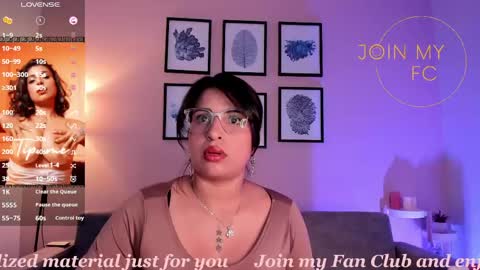 Snapshot of sheyla_hills_ chatting on May 11, 3:34 am Sheyla online show from May 11, 3:34 am