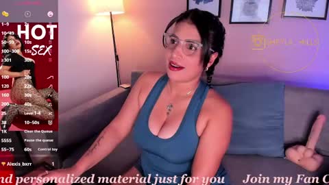 Snapshot of sheyla_hills_ chatting on May 15, 5:25 am Sheyla online show from May 15, 5:25 am