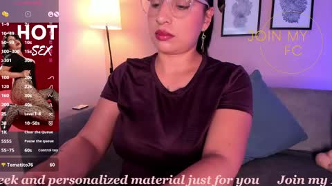 Snapshot of sheyla_hills_ chatting on May 21, 10:06 pm Sheyla online show from May 21, 10:06 pm