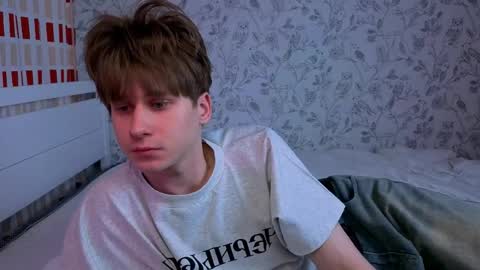 Snapshot of shidoffer77 chatting on March 29, 9:15 pm Nenedent online show from March 29, 9:15 pm