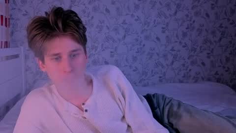 Snapshot of shidoffer77 chatting on March 31, 1:18 am Nenedent online show from March 31, 1:18 am