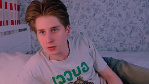 Snapshot of shidoffer77 chatting on April 1, 9:01 pm Nenedent online show from April 1, 9:01 pm