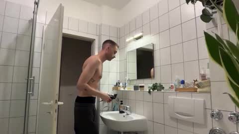 Snapshot of shiggyvara chatting on November 3, 5:58 pm phil. online show from November 3, 5:58 pm