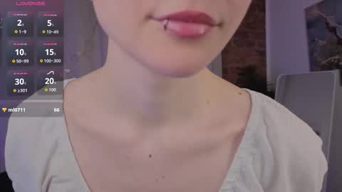 Snapshot of shine_vivi chatting on March 26, 3:28 pm Vivi online show from March 26, 3:28 pm