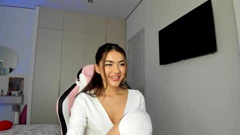 Snapshot of shineel chatting on February 4, 4:07 am Shineel online show from February 4, 4:07 am