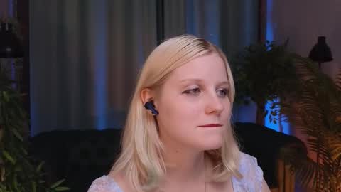 Snapshot of shinejoan chatting on September 13, 3:12 pm help me reach my first 25 thumbs up online show from September 13, 3:12 pm