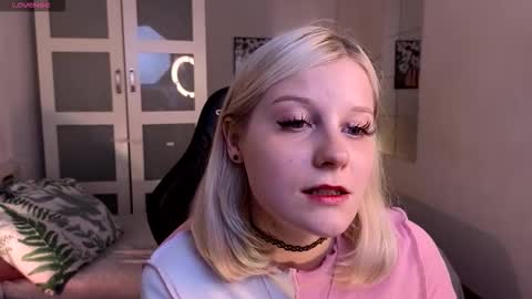 Snapshot of shinejoan chatting on September 20, 2:18 pm help me reach my first 25 thumbs up online show from September 20, 2:18 pm