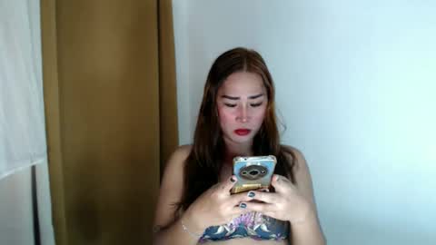 Snapshot of shiningkimmyrotme chatting on February 16, 5:14 am Hot Jessie online show from February 16, 5:14 am