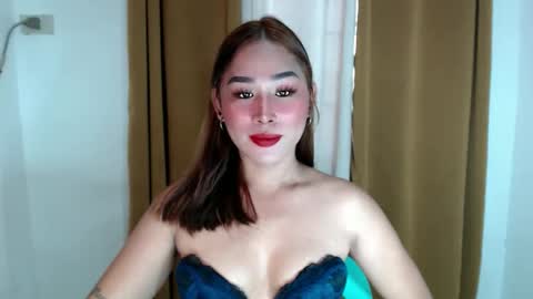 Snapshot of shiningkimmyrotme chatting on February 21, 6:36 am Hot Jessie online show from February 21, 6:36 am