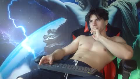 Snapshot of shinobi_grey chatting on January 27, 6:30 am .. shinobi .. online show from January 27, 6:30 am