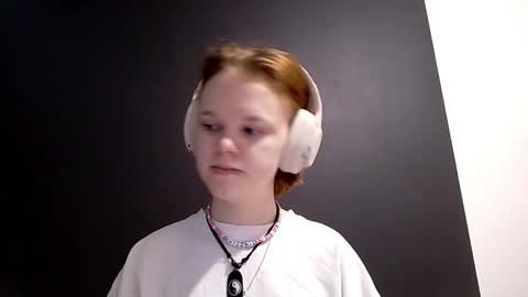 Snapshot of shinpestano chatting on February 8, 8:29 am Emma online show from February 8, 8:29 am