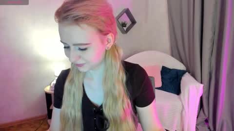 Snapshot of shiny_lisss chatting on March 21, 1:32 am Lisa online show from March 21, 1:32 am