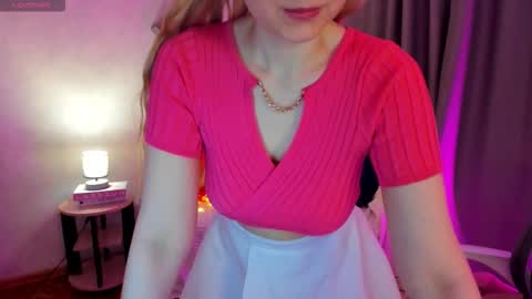 Snapshot of shiny_lisss chatting on March 27, 1:44 am Lisa online show from March 27, 1:44 am