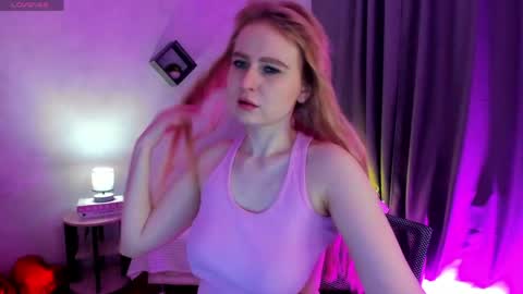 Snapshot of shiny_lisss chatting on March 28, 1:49 am Lisa online show from March 28, 1:49 am