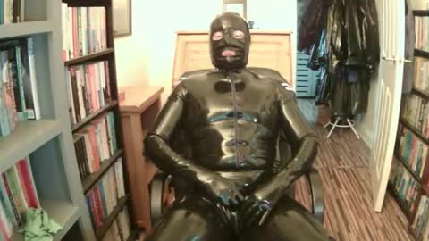 Snapshot of shinygary chatting on January 18, 1:37 pm Shiny Gary online show from January 18, 1:37 pm