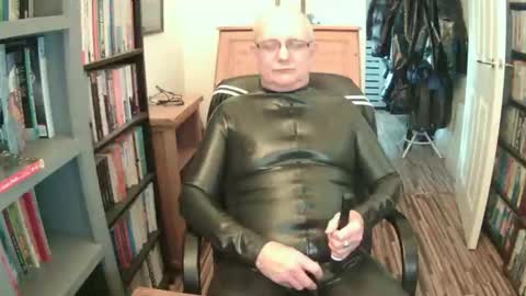 Snapshot of shinygary chatting on February 8, 11:46 am Shiny Gary online show from February 8, 11:46 am