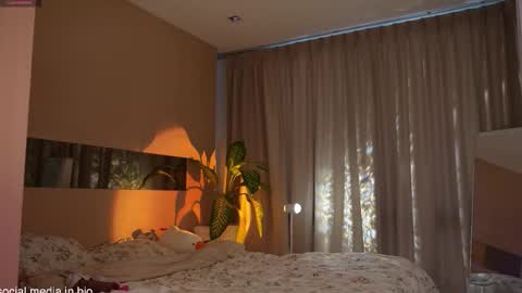 Snapshot of shinyways chatting on October 20, 2:56 am Melissa online show from October 20, 2:56 am