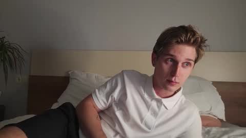 Snapshot of shirizo chatting on October 13, 9:37 pm Matthew online show from October 13, 9:37 pm