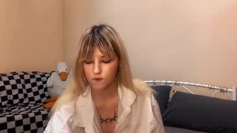 Emma online show from February 8, 7:06 pm